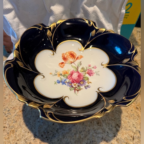 JLMENAU GRAF VON HENNEBERG porcelain pedestal cake plate - Picture 3 of 12